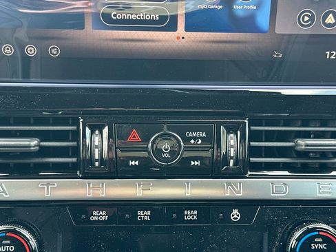 New 2026 Nissan Pathfinder SL w/ SL Premium Package AWD/4WD image 23