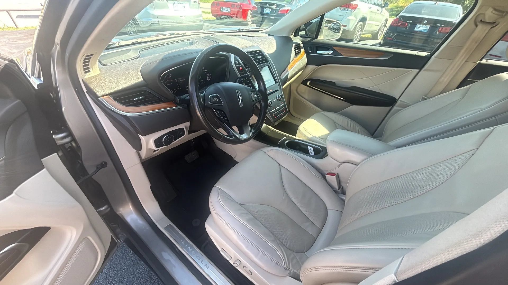 Used 2017 Lincoln MKC Select w/ Select Plus Package FWD image 2