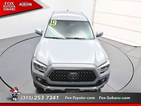 Used 2019 Toyota Tacoma TRD Off-Road w/ Technology Package AWD/4WD image 31