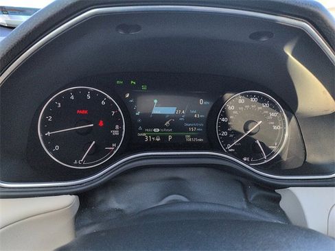 Used 2019 Toyota Avalon Limited image 21