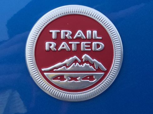 Used 2019 Jeep Cherokee Trailhawk w/ Cold Weather Group image 9