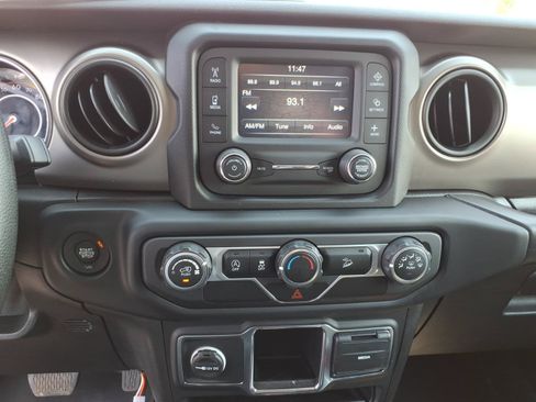 Used 2019 Jeep Wrangler Sport AWD/4WD image 18