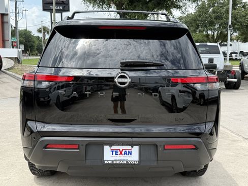 Used 2024 Nissan Pathfinder SV w/ Black Appearance Package FWD image 6
