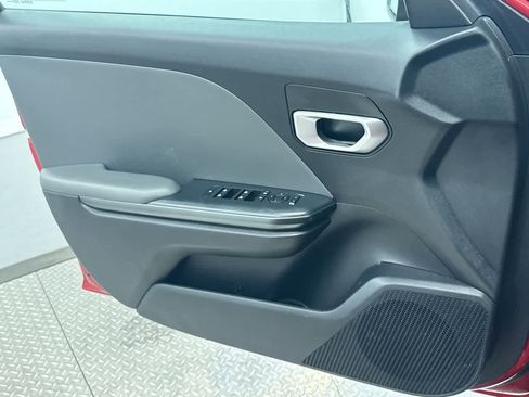 Used 2025 Kia K4 LXS image 29