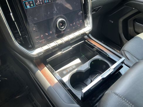 Used 2025 GMC Yukon XL Denali AWD/4WD image 38
