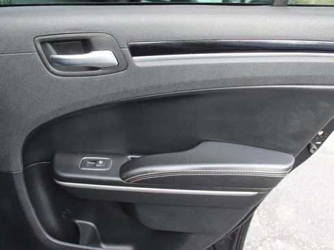 Used 2019 Chrysler 300 S image 12