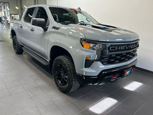 Used 2024 Chevrolet Silverado 1500 Custom Trail Boss w/ LPO, Dark Essentials Package image 2