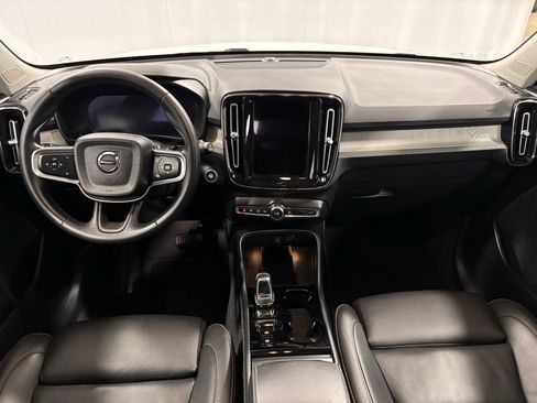 Certified 2025 Volvo XC40 B5 Plus image 2