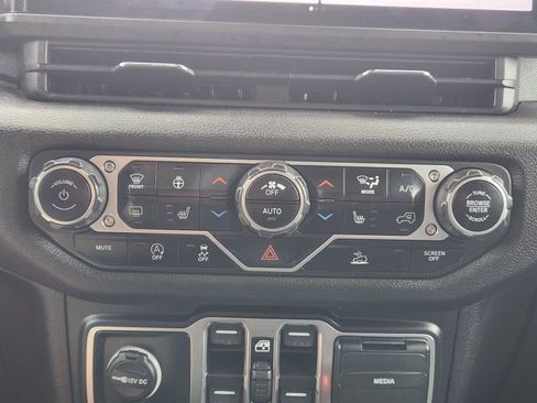 Used 2024 Jeep Wrangler Unlimited Sport AWD/4WD image 22