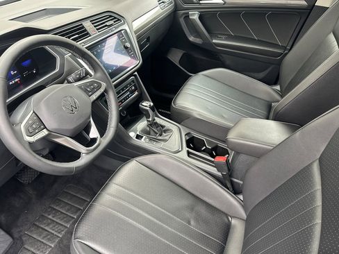 Certified 2022 Volkswagen Tiguan SE w/ Panoramic Sunroof Package image 11