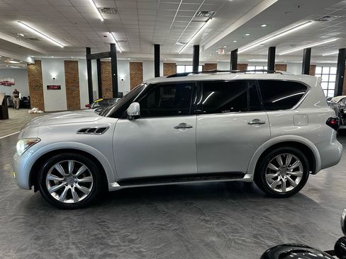 Used 2011 INFINITI QX56 4WD w/ Deluxe Touring Pkg image 8
