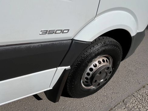 Used 2014 Freightliner Sprinter 3500 image 25