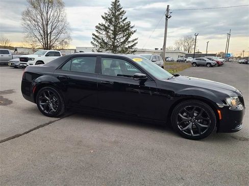 Used 2023 Chrysler 300 S image 5