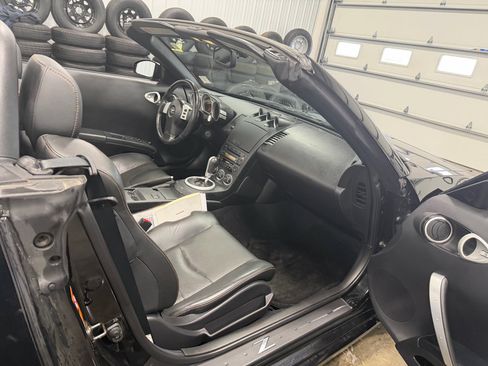 Used 2004 Nissan 350Z Touring image 20