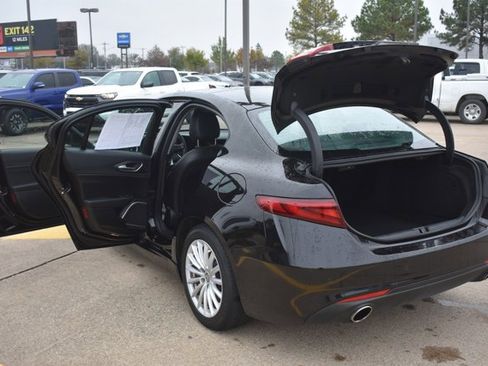 Used 2021 Alfa Romeo Giulia Sprint w/ Sun & Sound Package image 16