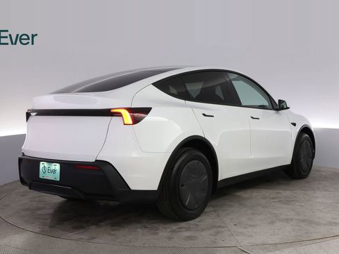 Used 2026 Tesla Model Y 2WD image 3