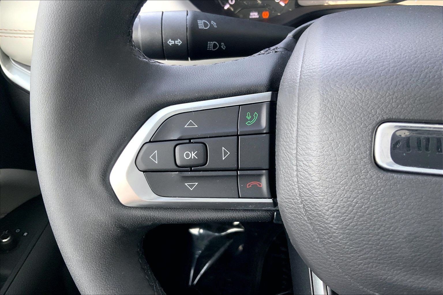 Used 2025 Jeep Compass Limited w/ Sun & Sound Group AWD/4WD image 19