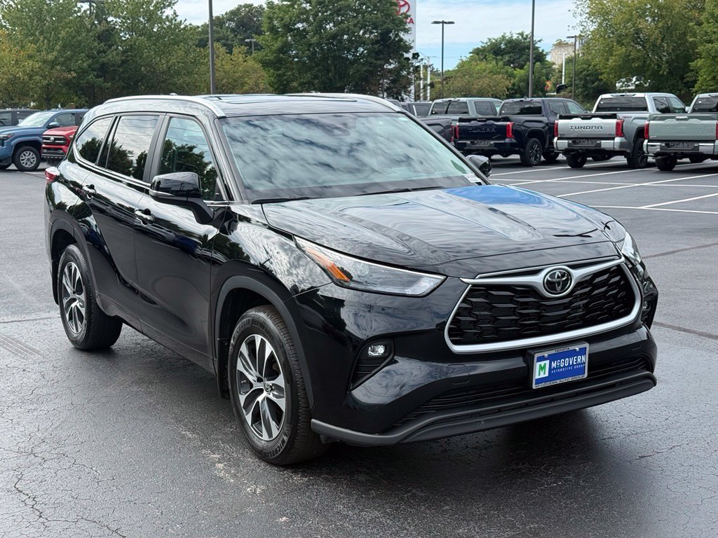 Used 2023 Toyota Highlander XLE AWD/4WD image 12