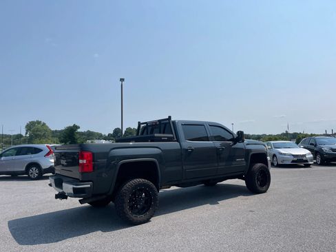 Used 2018 GMC Sierra 2500 SLE w/ HD SLE Preferred Plus Package AWD/4WD image 3