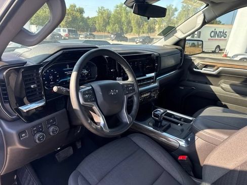 Used 2024 Chevrolet Silverado 1500 LT Trail Boss w/ Convenience Package II AWD/4WD image 6