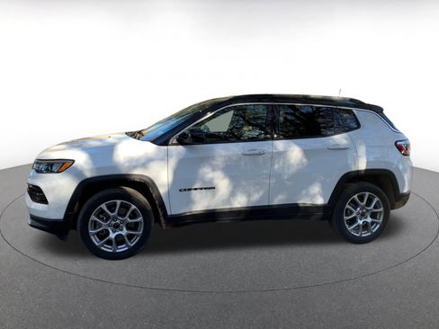 Used 2025 Jeep Compass Limited image 4