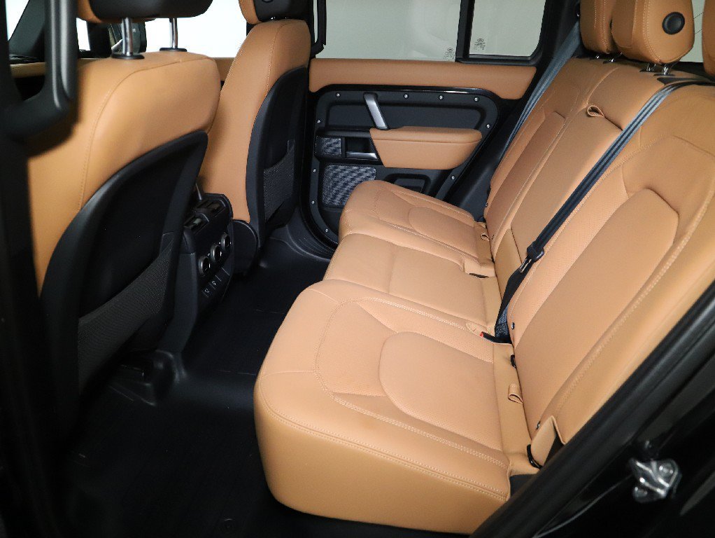 Certified 2024 Land Rover Defender 110 V8 AWD/4WD image 28