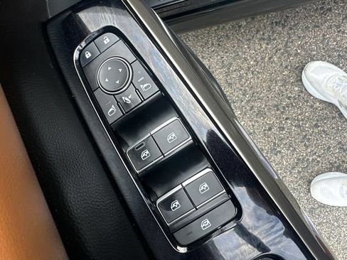 Used 2023 Nissan Pathfinder Platinum AWD/4WD image 28