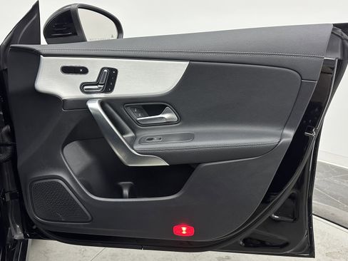 Used 2025 Mercedes-Benz CLA 250 4MATIC image 33