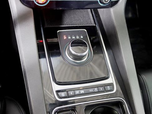 Used 2019 Jaguar F-PACE Premium image 23