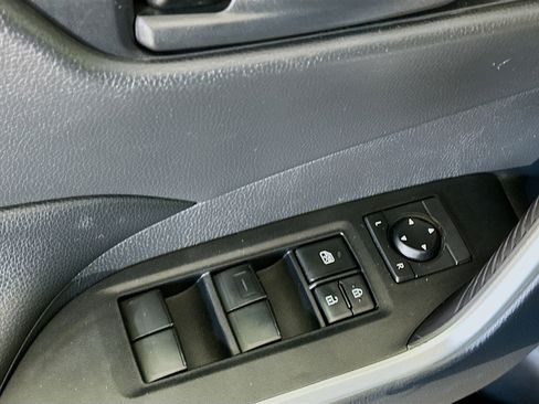 Used 2019 Toyota RAV4 LE w/ Carpet Mat Package image 15