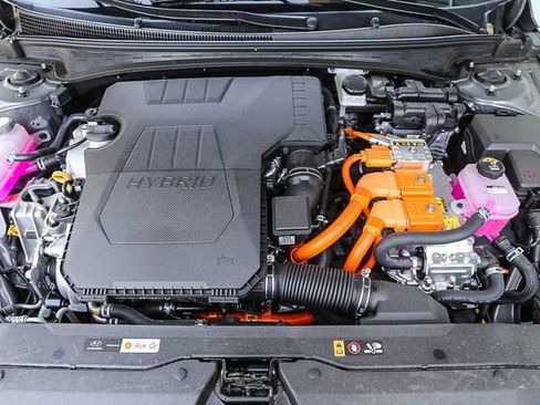 New 2025 Hyundai Elantra SEL FWD image 30
