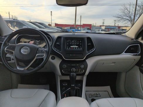 Used 2020 Jeep Cherokee Latitude Plus w/ Comfort/Convenience Group image 12