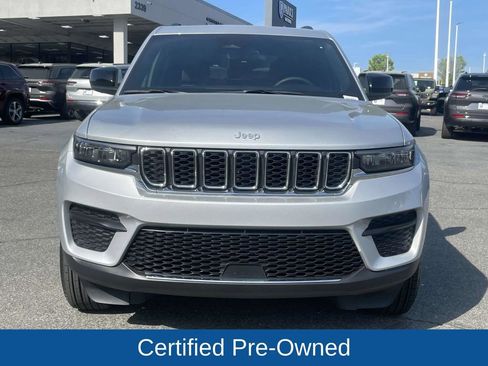 Used 2025 Jeep Grand Cherokee Laredo X image 4