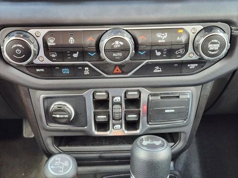 Certified 2025 Jeep Wrangler Sahara image 27