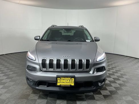 Used 2018 Jeep Cherokee Latitude AWD/4WD image 2
