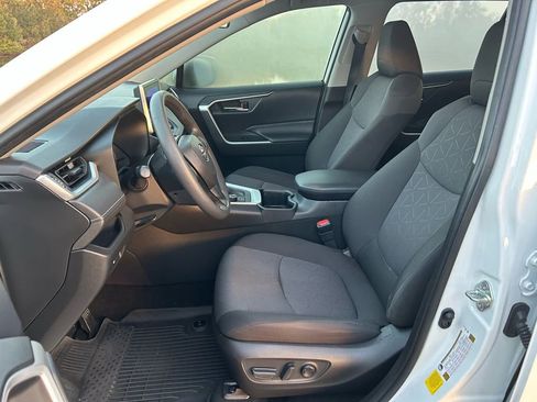 Used 2025 Toyota RAV4 XLE image 15