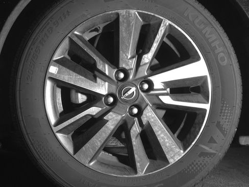 Used 2025 Nissan Versa SV FWD image 12
