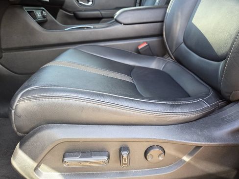 Used 2025 Honda Pilot EX-L image 15