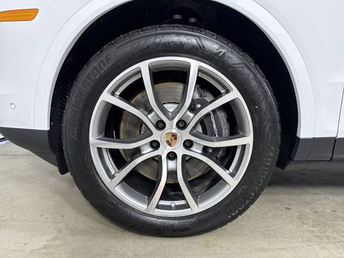 Certified 2026 Porsche Cayenne E-Hybrid AWD/4WD image 13