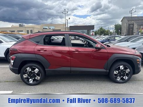 Used 2024 Hyundai Kona SEL AWD/4WD image 3