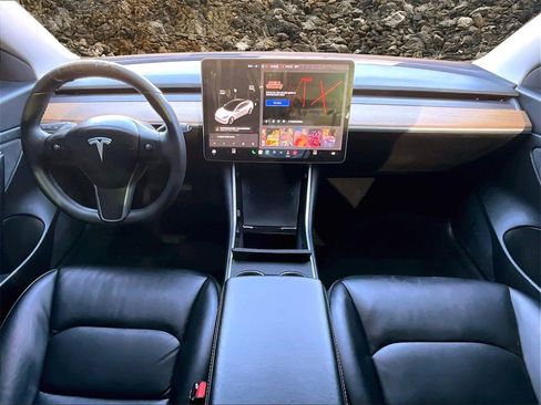 Used 2020 Tesla Model 3 Standard Range image 13