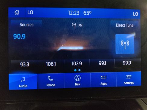 Used 2022 Ford Explorer XLT w/ Equipment Group 202A RWD image 25