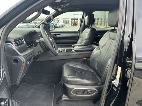 Used 2023 Jeep Wagoneer Series II image 2