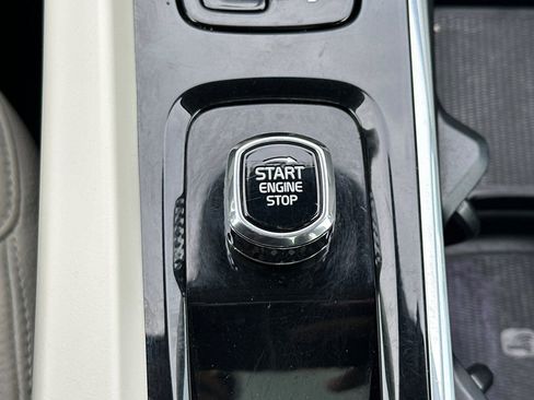 Used 2023 Volvo XC60 T8 Plus image 25