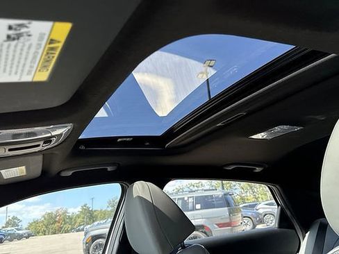 New 2025 Hyundai Elantra Limited w/ Cargo Package image 39