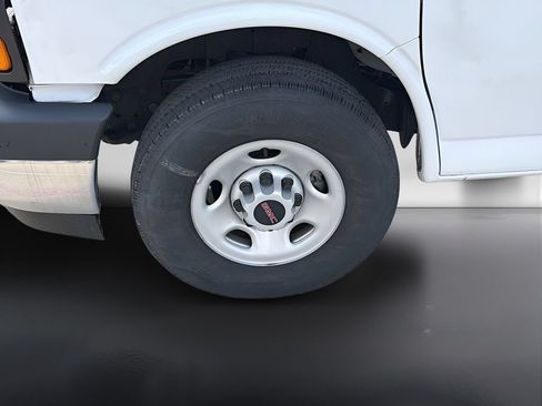 Used 2025 Chevrolet Express 2500 w/ Driver Convenience Package RWD image 24