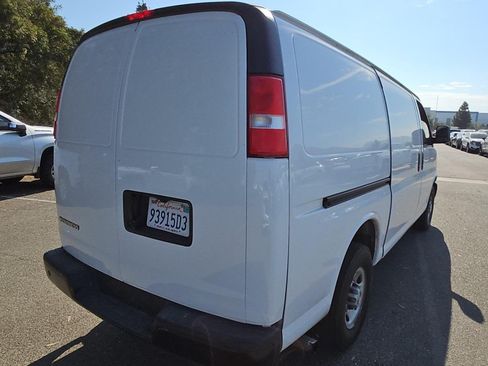 Used 2020 Chevrolet Express 2500 w/ Communications Package RWD image 4