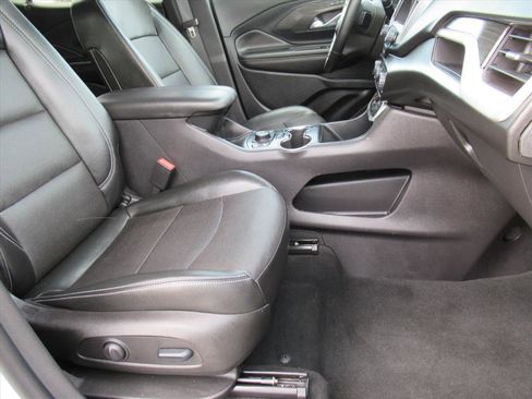 Used 2024 GMC Terrain SLT w/ Tech Package image 10