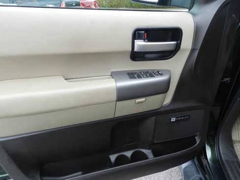 Used 2010 Toyota Sequoia Limited image 19
