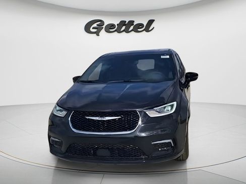 New 2026 Chrysler Pacifica Limited image 3